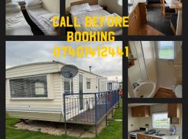 Caravan holiday let 2 bedroom happy days SOUTH chapel saint Leonards 05，位于查珀尔圣伦纳兹的酒店