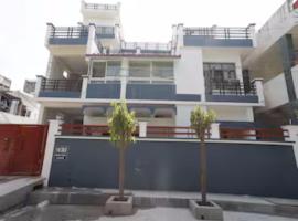 Hotel O Greenview Inn，位于Vibhuti Khand的酒店
