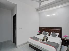 Signature Hotel Noida-62，位于Indirapuram的酒店