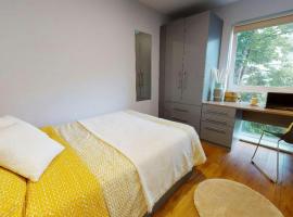 Student Only Private Room in Apartments at Collingwood，位于泰恩河畔纽卡斯尔的酒店