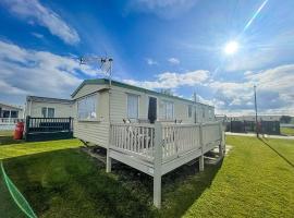 Great 6 Berth Caravan With Side Decking In Heacham Ref 21054a，位于赫彻姆的酒店