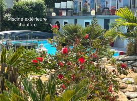 Hotel la piscine，位于滨海维莱的酒店