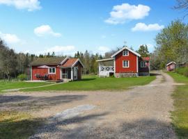 Cozy Home In Henn With Kitchen，位于Henån的酒店