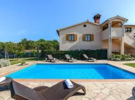 App Sadina with Private Pool and Garden