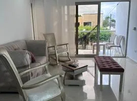 lujoso apartamento central con tres Aires acondicionados y parqueo