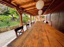 Delightful Sukiya Tiny House! Japanese Garden in Homestead，位于霍姆斯泰德的小屋