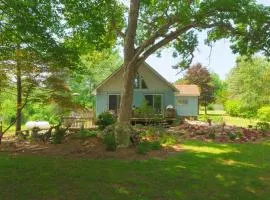 Ancient Oak Sanctuary Rural getaway, walking paths