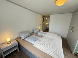 2 Rooms with kitchen by Interlaken，位于Därligen的公寓
