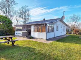 9 person holiday home in SÖLVESBORG-By Traum，位于瑟尔沃斯堡的酒店