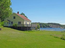 Holiday home STRÖMSTAD III，位于斯特伦斯塔德的带停车场的酒店