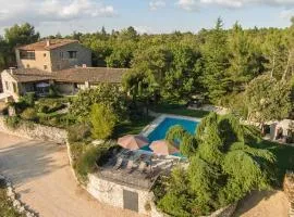 Charming Provencal country house in the heart of the Luberon Mountains