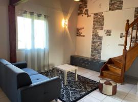 Appartement au porte de Geneve，位于圣热尼普伊的酒店