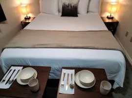 069A The Grand Canyon Getaway Suite with Kitchenette Sleeps 4