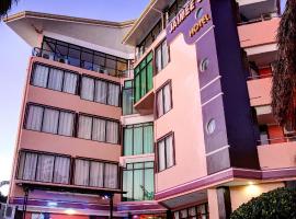 杰米酒店、度假酒店及餐厅，位于Maasin的酒店