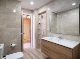 "Suite" Habitacion extra Large con baño privado en Benalmadena，位于贝纳尔马德纳的露营地