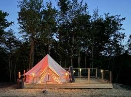 10 point landing Mammoth Cave Glamping Sublimity，位于Horse Cave的豪华帐篷