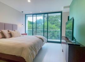 Luxurious stay at modern apartment (Equipetrol)，位于圣克鲁斯Consulate of Brazil附近的酒店
