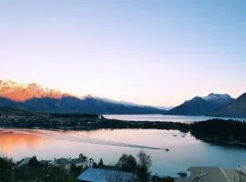 Lake Views / Close to Town