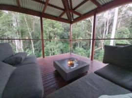Eucalyptus Escape - Privacy in the Hinterland，位于Peachester的酒店