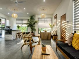 Casa Toucan 2 bedroom 2 bath includes AC in house a shared gym and infinity pool and 5 min walk to the beach，位于蓬塔乌巴的酒店