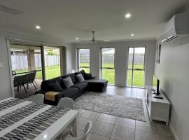 Beautiful 4 bdr house - Sandstone point, Bribie，位于Sandstone Point的酒店