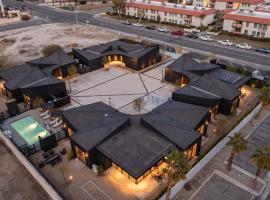 Blackhaus Full Buyout by AvantStay 16-Room Hotel，位于棕榈泉的公寓式酒店