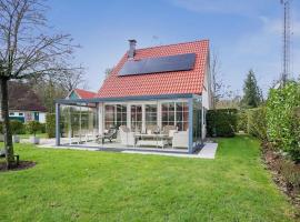 Holiday home with conservatory, near Hellendoorn，位于海伦多伦的度假屋