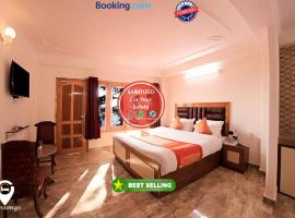 Goroomgo Kalra Regency - Best Hotel Near Mall Road with Parking Facilities - Luxury Room Mountain View，位于西姆拉的家庭/亲子酒店