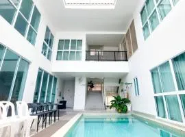 The Inn10 Pool Villa Pattaya, Entire Villa, 9 Bedrooms, Private Indoor Swimming Pool, ดิ อินน์เท็น