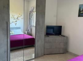 Monolocale Rosy 2，位于Porto的公寓