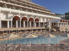Cala San Miguel Hotel Ibiza, Curio Collection by Hilton, Adults only，位于圣米格尔港的豪华酒店