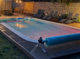 Villa provençale - piscine-calme，位于德拉吉尼昂的度假屋
