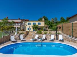 Villa Emma, a charming villa in an idyllic location ner the sea，位于Strmac的酒店