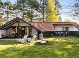 3 Bedroom Cozy Home In Rdby