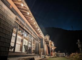 一棟貸x滝が見える半露天 自動麻雀卓 最大20名12時チェクイン後すぐにBBQ可，位于Ueda的酒店