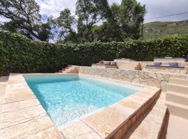 GKK House private swimming pool luxury house，位于Skriperón的度假短租房
