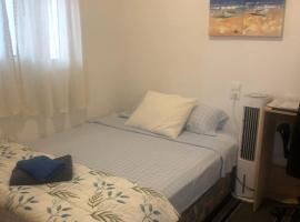 Apartamento compartido - SOLO EL DORMITORIO ES PRIVADO，位于托雷维耶哈的酒店