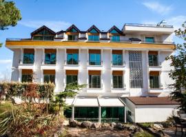 Elgarden Hotel & Spa，位于杰尔宾特的酒店