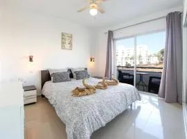 Amazing 2 bedroom flat with Beachfront and Pool, Paraíso del Sur A306