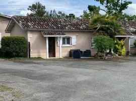 Petite maison dans un village du Gers
