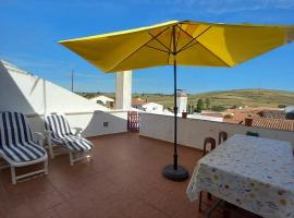 Casa Amarela - Praias Alqueva，位于Póvoa de São Miguel的酒店