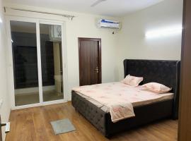 3 bhk Ambika Apartment in Sector 66 B Mohali，位于苏哈纳的酒店