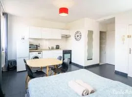 Disponible - Appartement Entier 12 - escale-marne fr - 4 pers, 10mn metro 8, RER A, Parking rue Gratuit, Lit, Canapé Convertible, Cuisine, Lave Linge - 1er étage