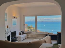 [porto santo stefano] vista mare + parcheggio gratuito，位于圣托斯特凡诺港的酒店