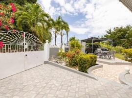 Serenity 2-Bed Apartment in Port Antonio Portland，位于安东尼奥港的酒店