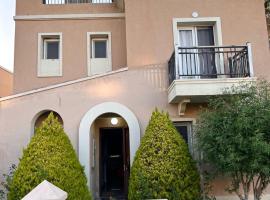 Fancy sea view villa with private jacuzzi mountain view north coast Bait Karim - Twin Villa with roof & juccuzi，位于Ras Elhekma的酒店