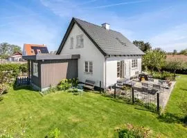 2 Bedroom Pet Friendly Home In Hornbæk