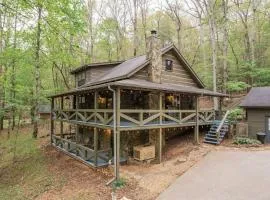 Modern Cabin with Luxury Gym, Firepit + Game Room!