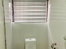 Luxury Townhome in Oyarifa，位于Oyarifa的酒店