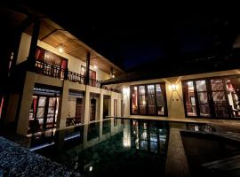 Large 4 bed villa short walk to Maenam beach，位于湄南海滩的别墅